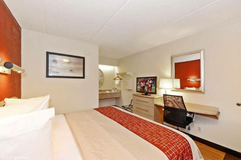 Red Roof Inn Tampa Fairgrounds - Casino Mango Eksteriør billede